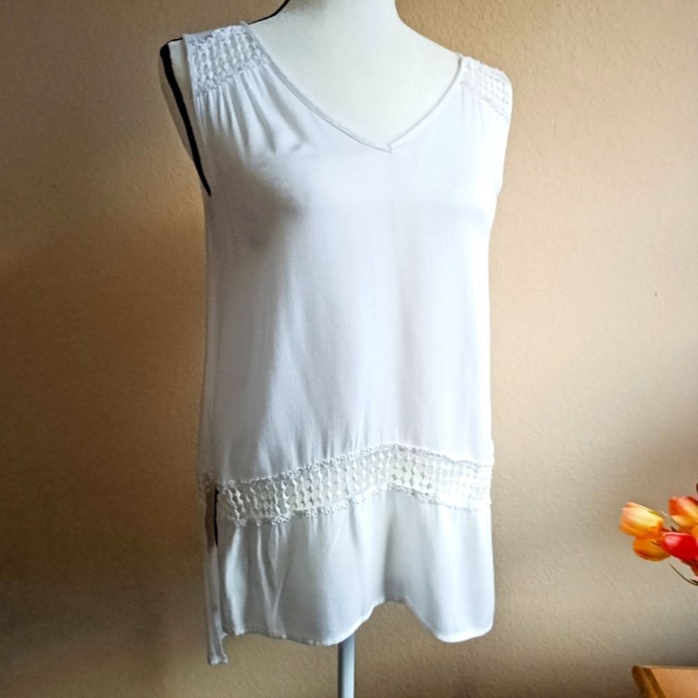 Bobeau sleeveless white blouse Size XS